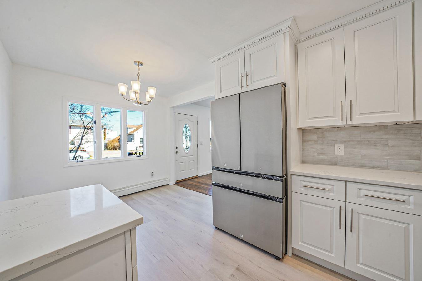 Lindenhurst, New York, 11757, United States, 5 Bedrooms Bedrooms, ,2 BathroomsBathrooms,Residential,For Sale,1741415