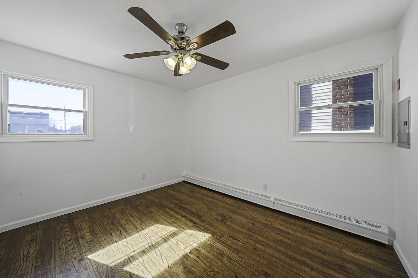 Lindenhurst, New York, 11757, United States, 5 Bedrooms Bedrooms, ,2 BathroomsBathrooms,Residential,For Sale,1741415