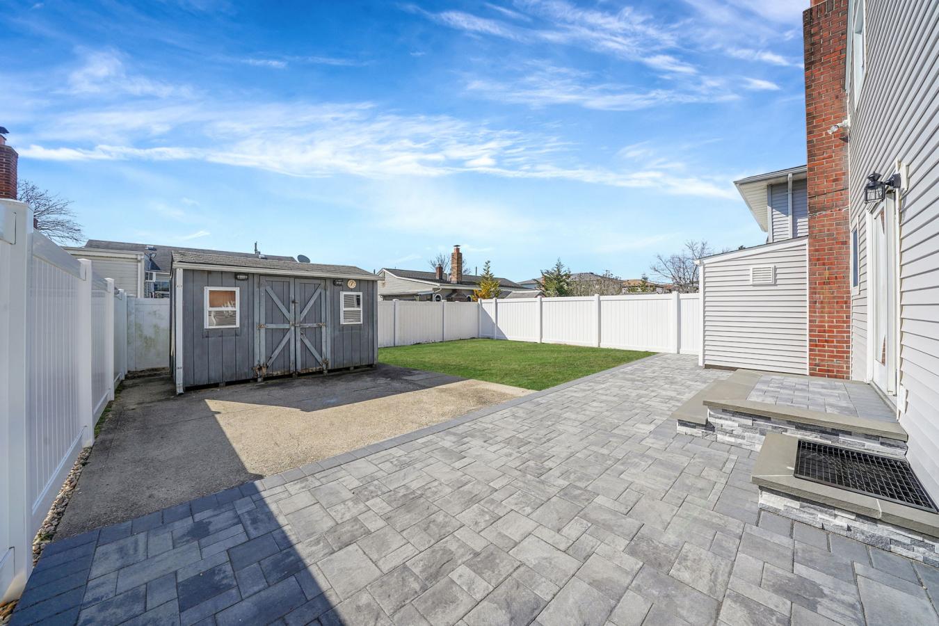 Lindenhurst, New York, 11757, United States, 5 Bedrooms Bedrooms, ,2 BathroomsBathrooms,Residential,For Sale,1741415