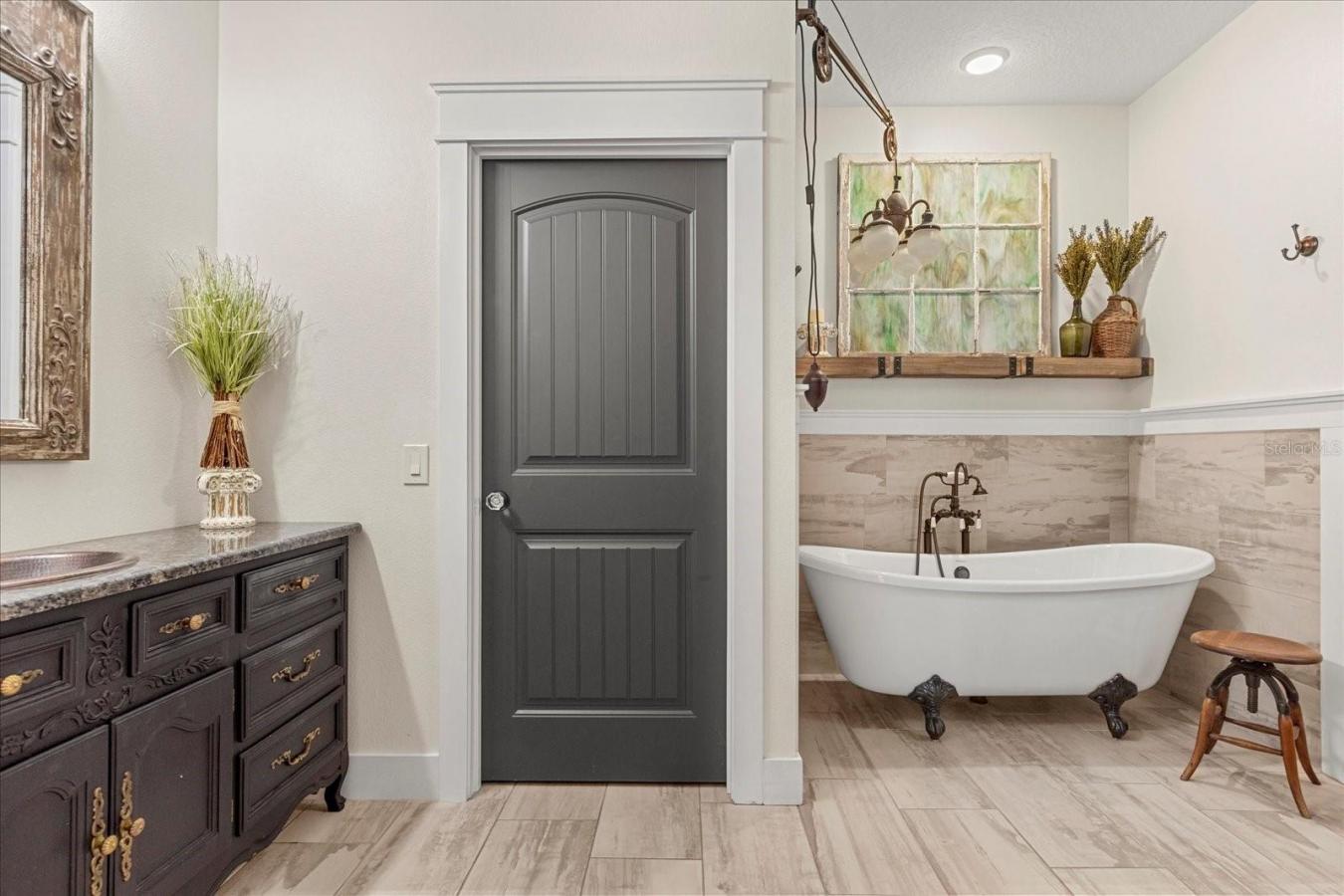 MOUNT DORA, Florida, 32757, United States, 3 Bedrooms Bedrooms, ,2 BathroomsBathrooms,Residential,For Sale,1742262