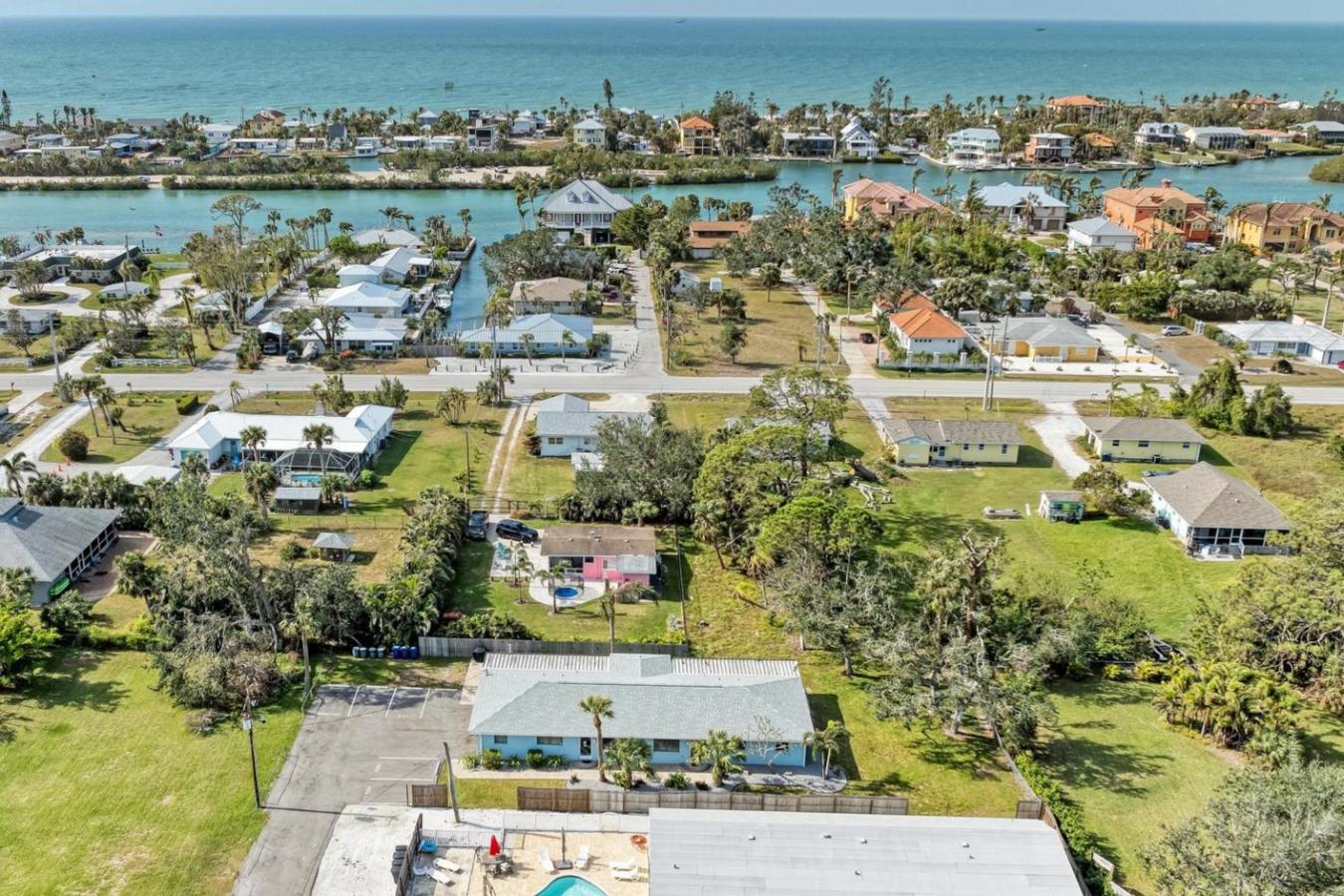 Sarasota, Florida, 34275, United States, 6 Bedrooms Bedrooms, ,4 BathroomsBathrooms,Residential,For Sale,1969982