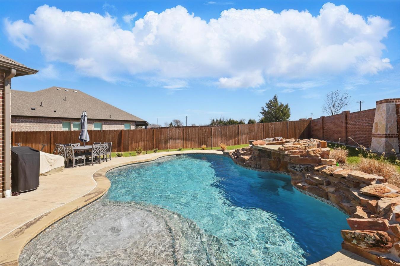 Mansfield, Texas, 76063, United States, 6 Bedrooms Bedrooms, ,4 BathroomsBathrooms,Residential,For Sale,1745241