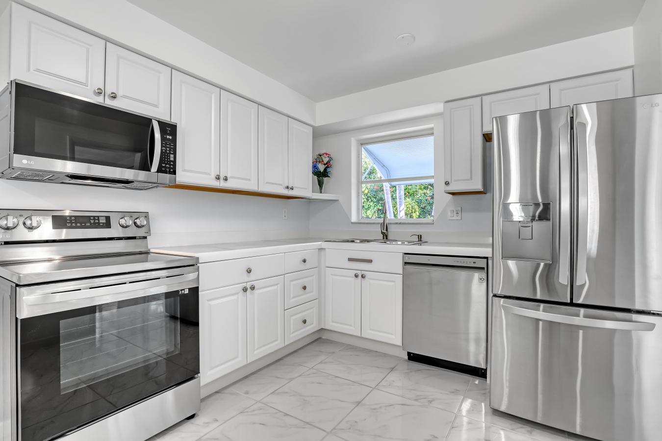 West Palm Beach, Florida, 33405, United States, 3 Bedrooms Bedrooms, ,2 BathroomsBathrooms,Residential,For Sale,1761526