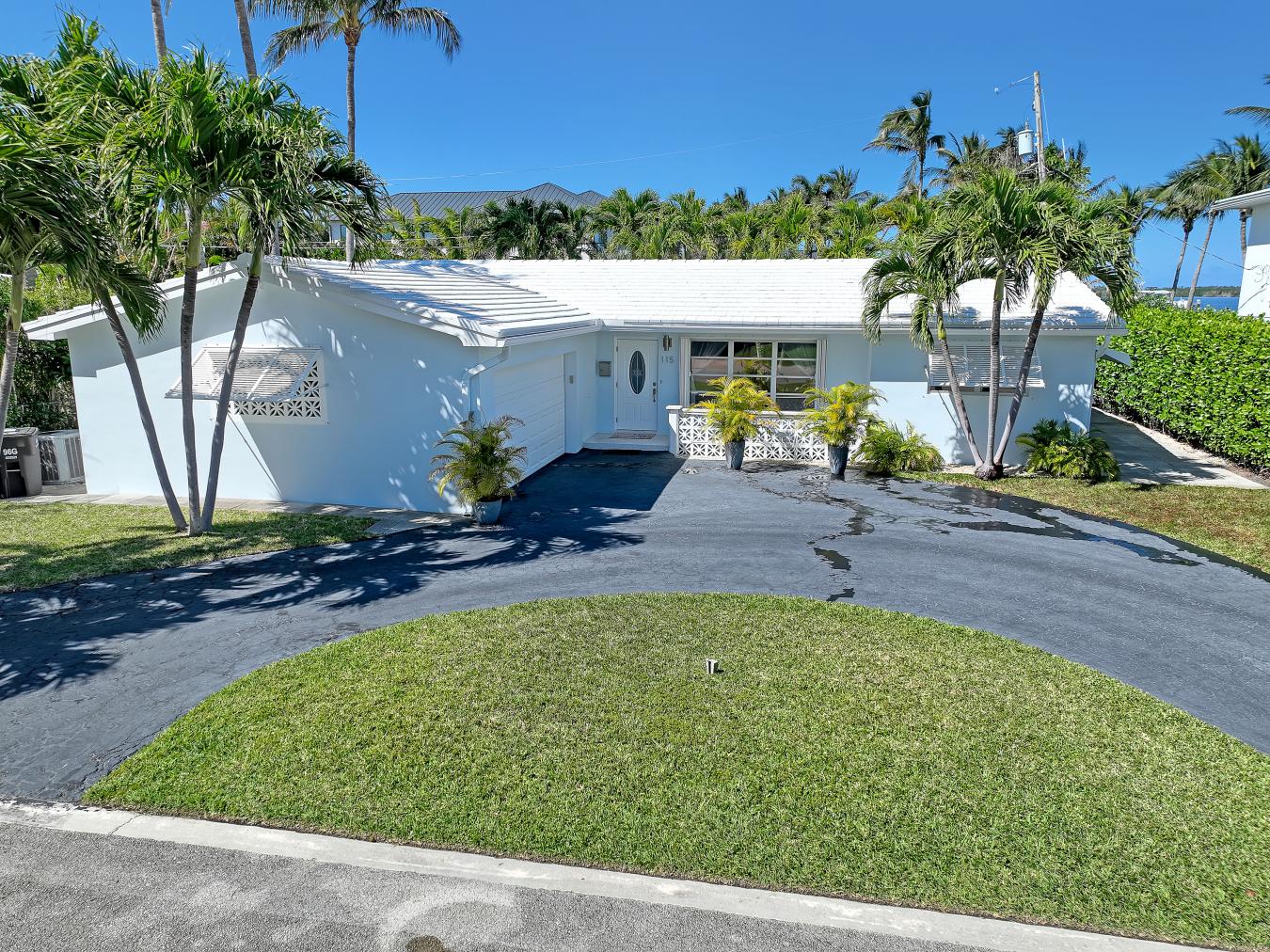 West Palm Beach, Florida, 33405, United States, 3 Bedrooms Bedrooms, ,2 BathroomsBathrooms,Residential,For Sale,1761526