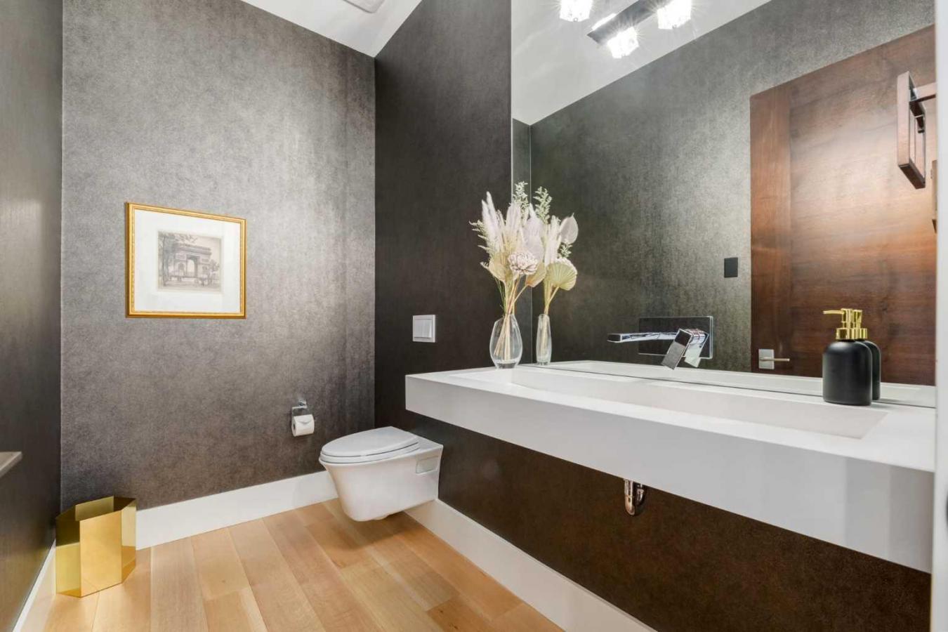 Calgary, AB, T2S 1K3, Canada, 5 Bedrooms Bedrooms, ,5 BathroomsBathrooms,Residential,For Sale,1747144