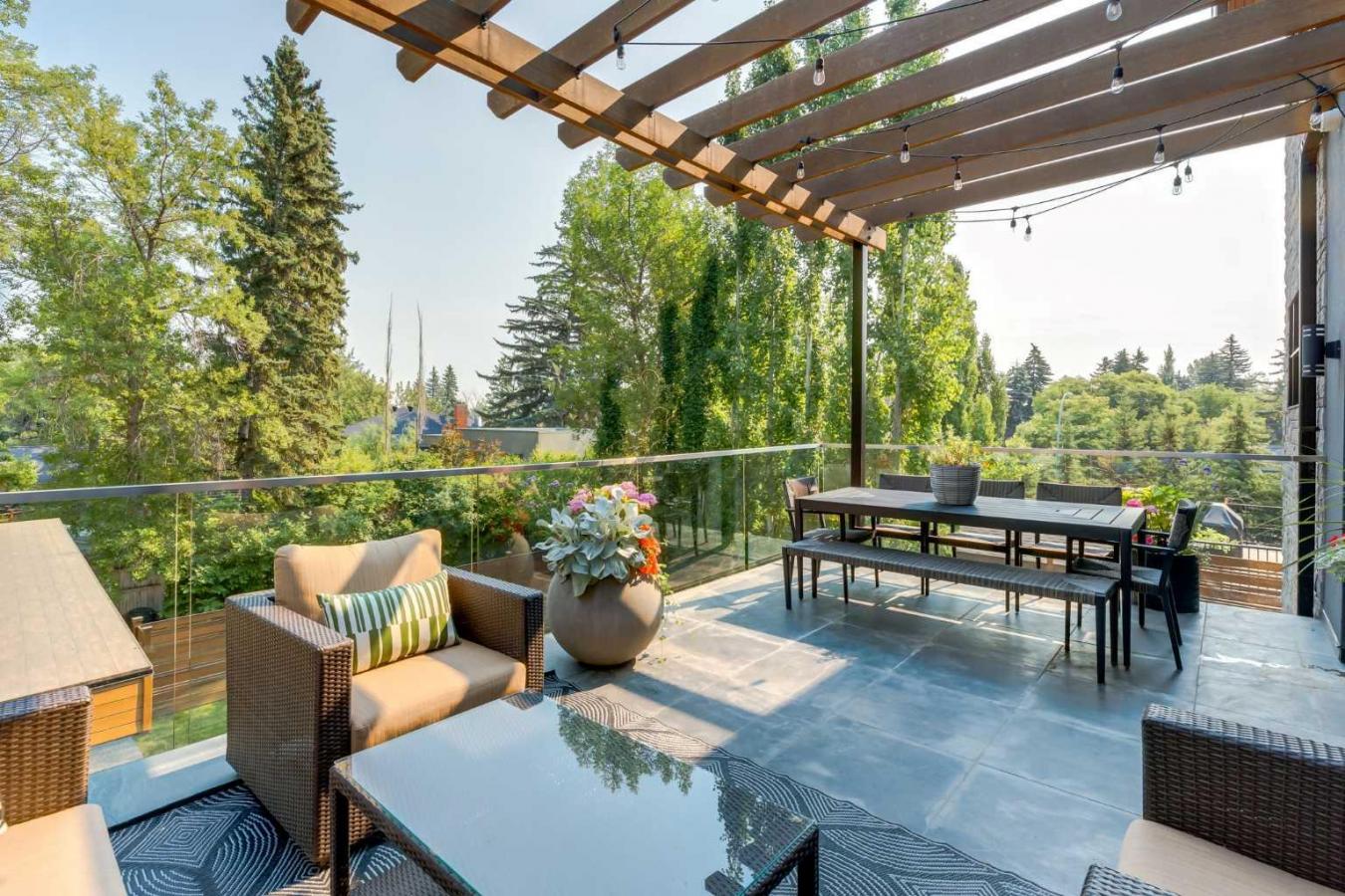 Calgary, AB, T2S 1K3, Canada, 5 Bedrooms Bedrooms, ,5 BathroomsBathrooms,Residential,For Sale,1747144