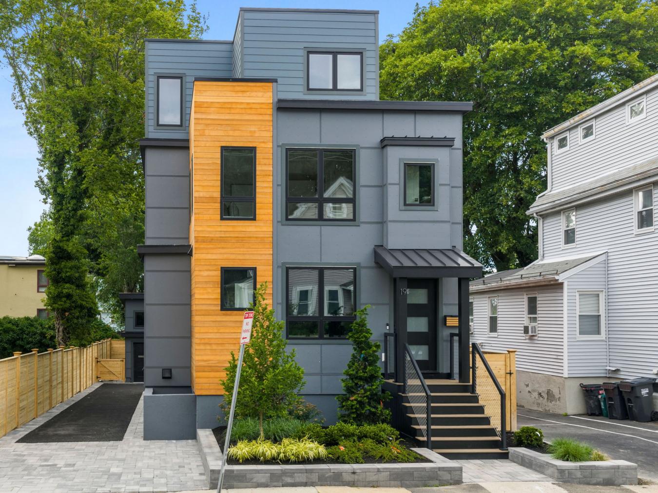 Cambridge, Massachusetts, 02140, United States, 4 Bedrooms Bedrooms, ,4 BathroomsBathrooms,Residential,For Sale,1747142
