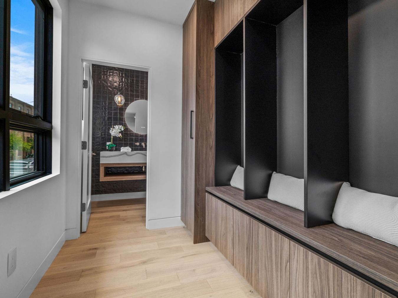 Cambridge, Massachusetts, 02140, United States, 4 Bedrooms Bedrooms, ,4 BathroomsBathrooms,Residential,For Sale,1747142
