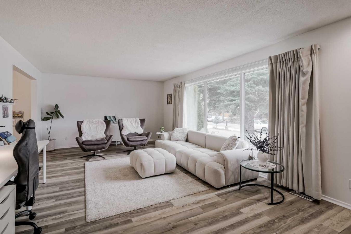 Calgary, AB, T3E6J2, Canada, 5 Bedrooms Bedrooms, ,2 BathroomsBathrooms,Residential,For Sale,1747141