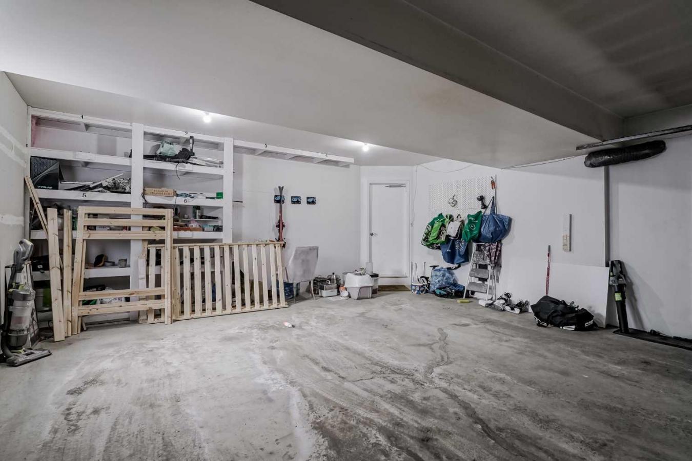 Calgary, AB, T3E6J2, Canada, 5 Bedrooms Bedrooms, ,2 BathroomsBathrooms,Residential,For Sale,1747141