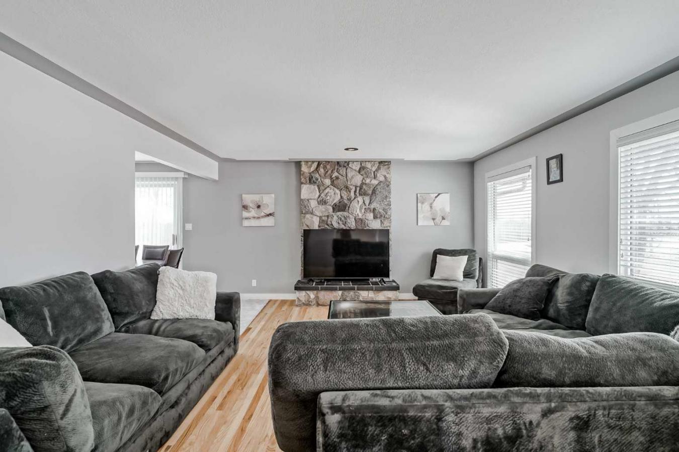 Rural Rocky View County, AB, T4A 0N2, Canada, 5 Bedrooms Bedrooms, ,2 BathroomsBathrooms,Residential,For Sale,1747140