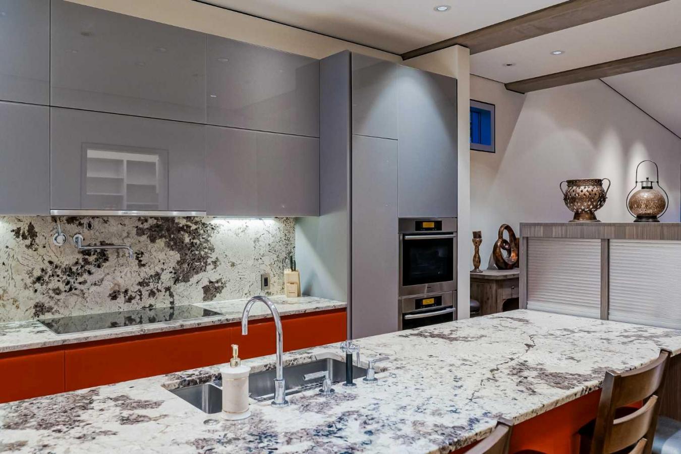 Calgary, AB, T2T 3E3, Canada, 4 Bedrooms Bedrooms, ,5 BathroomsBathrooms,Residential,For Sale,1748096