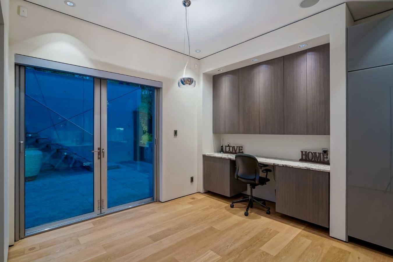 Calgary, AB, T2T 3E3, Canada, 4 Bedrooms Bedrooms, ,5 BathroomsBathrooms,Residential,For Sale,1748096
