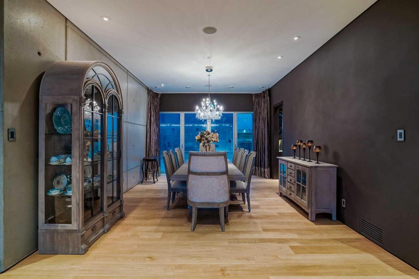 Calgary, AB, T2T 3E3, Canada, 4 Bedrooms Bedrooms, ,5 BathroomsBathrooms,Residential,For Sale,1748096