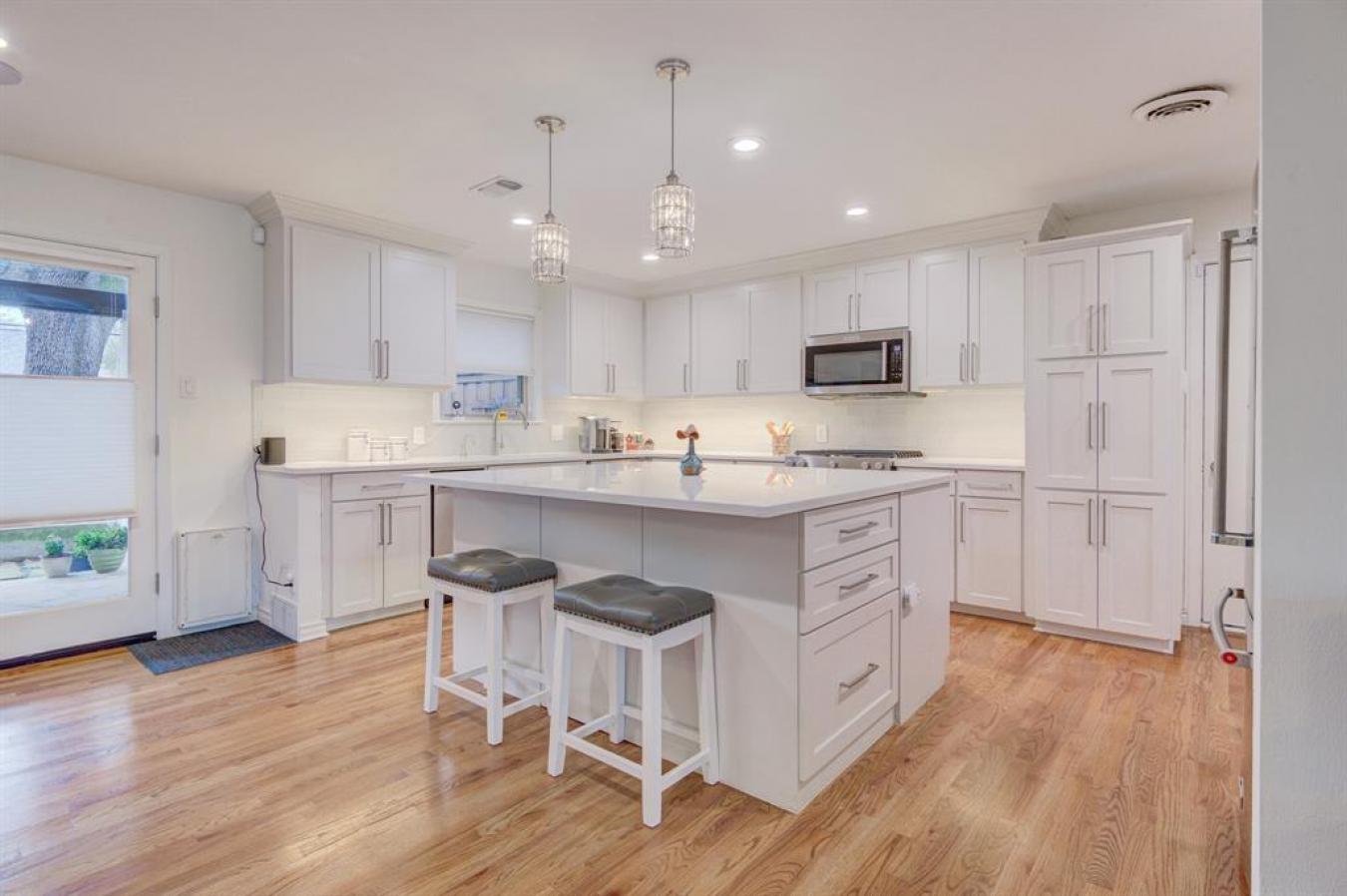 Dallas, Texas, 75231, United States, 3 Bedrooms Bedrooms, ,2 BathroomsBathrooms,Residential,For Sale,1748093