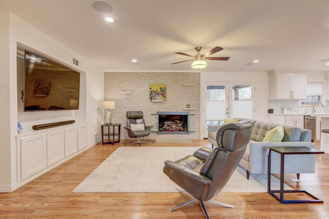 Dallas, Texas, 75231, United States, 3 Bedrooms Bedrooms, ,2 BathroomsBathrooms,Residential,For Sale,1748093