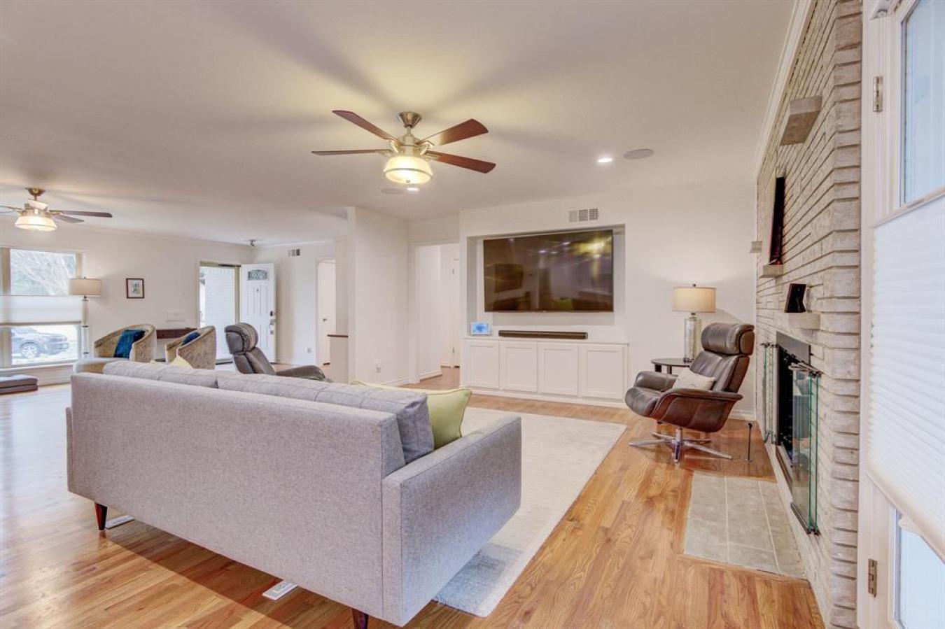 Dallas, Texas, 75231, United States, 3 Bedrooms Bedrooms, ,2 BathroomsBathrooms,Residential,For Sale,1748093