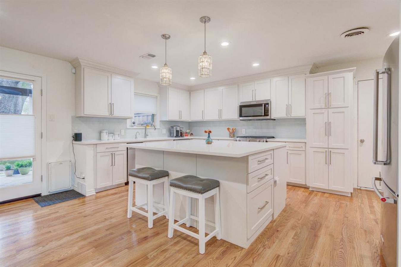 Dallas, Texas, 75231, United States, 3 Bedrooms Bedrooms, ,2 BathroomsBathrooms,Residential,For Sale,1748093
