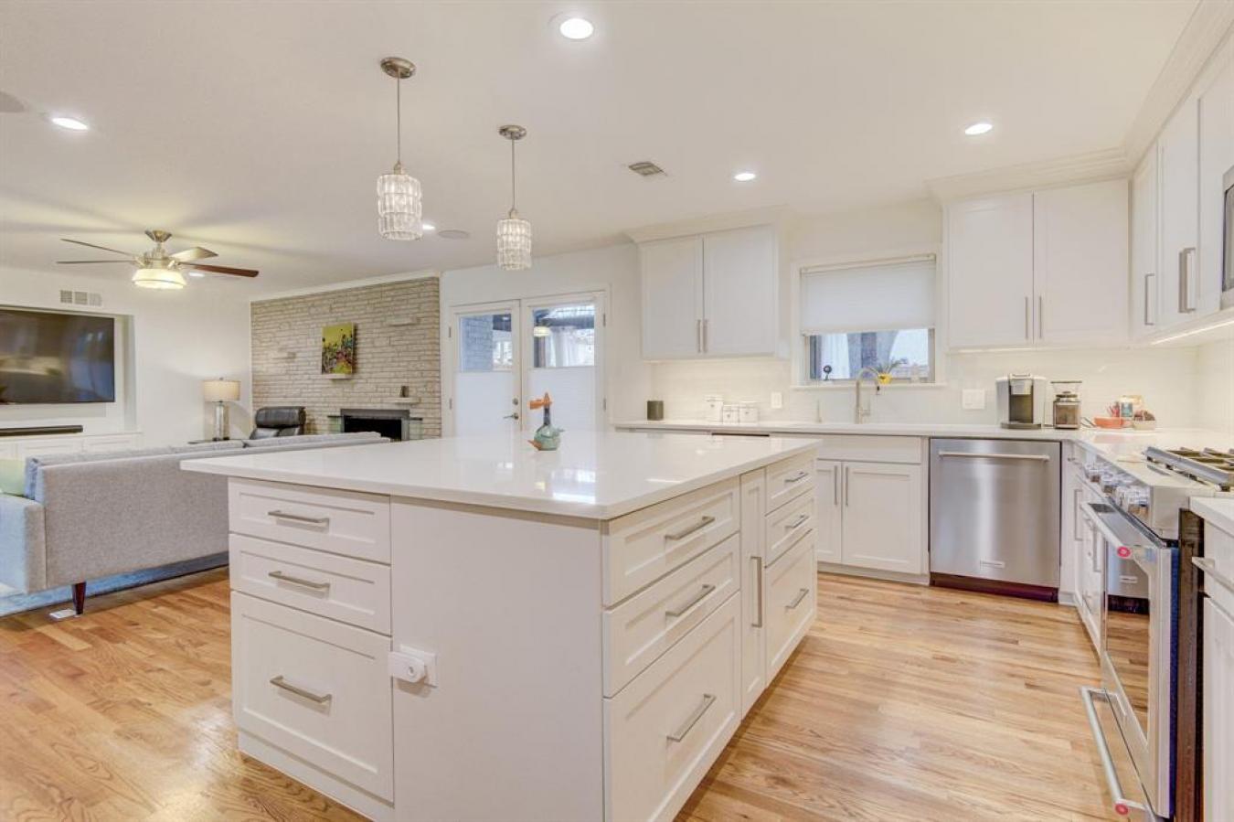 Dallas, Texas, 75231, United States, 3 Bedrooms Bedrooms, ,2 BathroomsBathrooms,Residential,For Sale,1748093