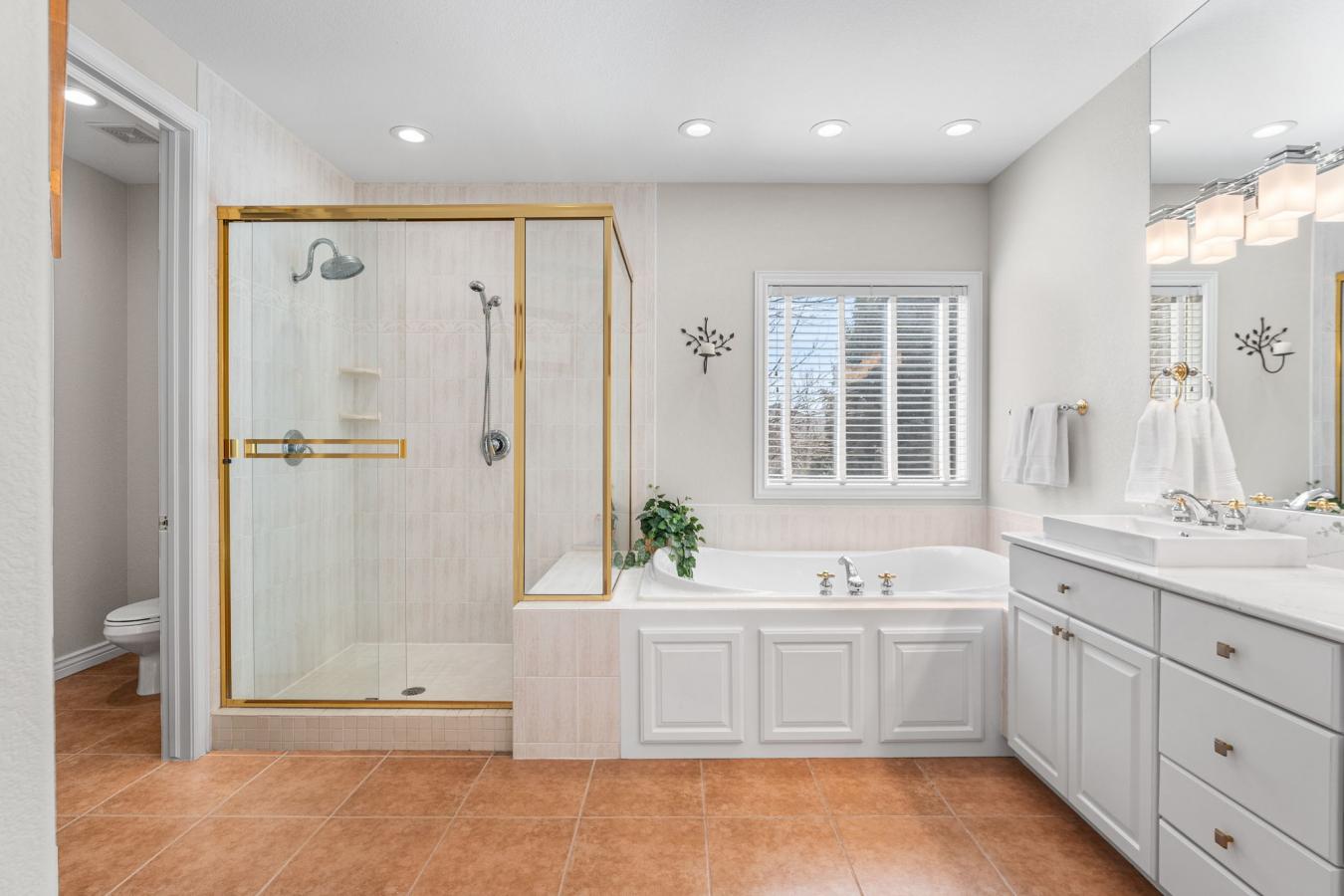 Littleton, Colorado, 80128, United States, 6 Bedrooms Bedrooms, ,5 BathroomsBathrooms,Residential,For Sale,1748553