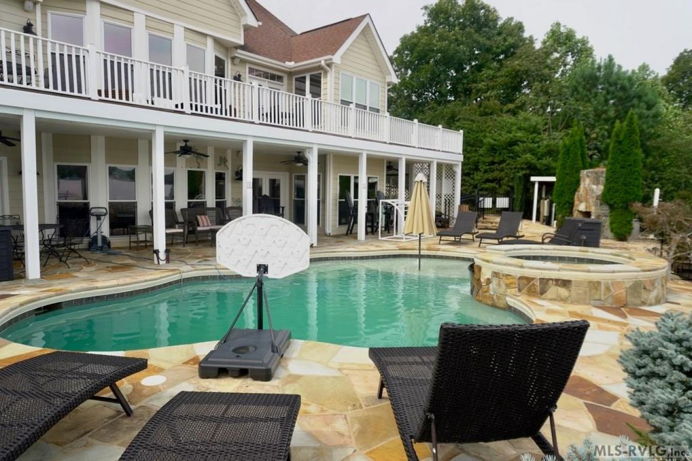 Macon, North Carolina, 27551, United States, 4 Bedrooms Bedrooms, ,4 BathroomsBathrooms,Residential,For Sale,1748551