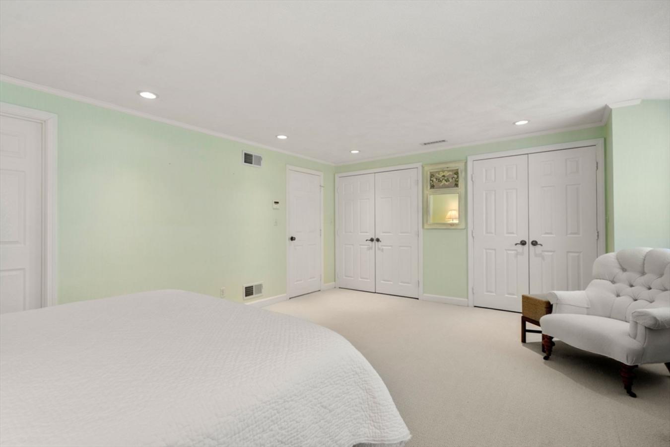 Wellesley, Massachusetts, 02482, United States, 2 Bedrooms Bedrooms, ,2 BathroomsBathrooms,Residential,For Sale,1749134