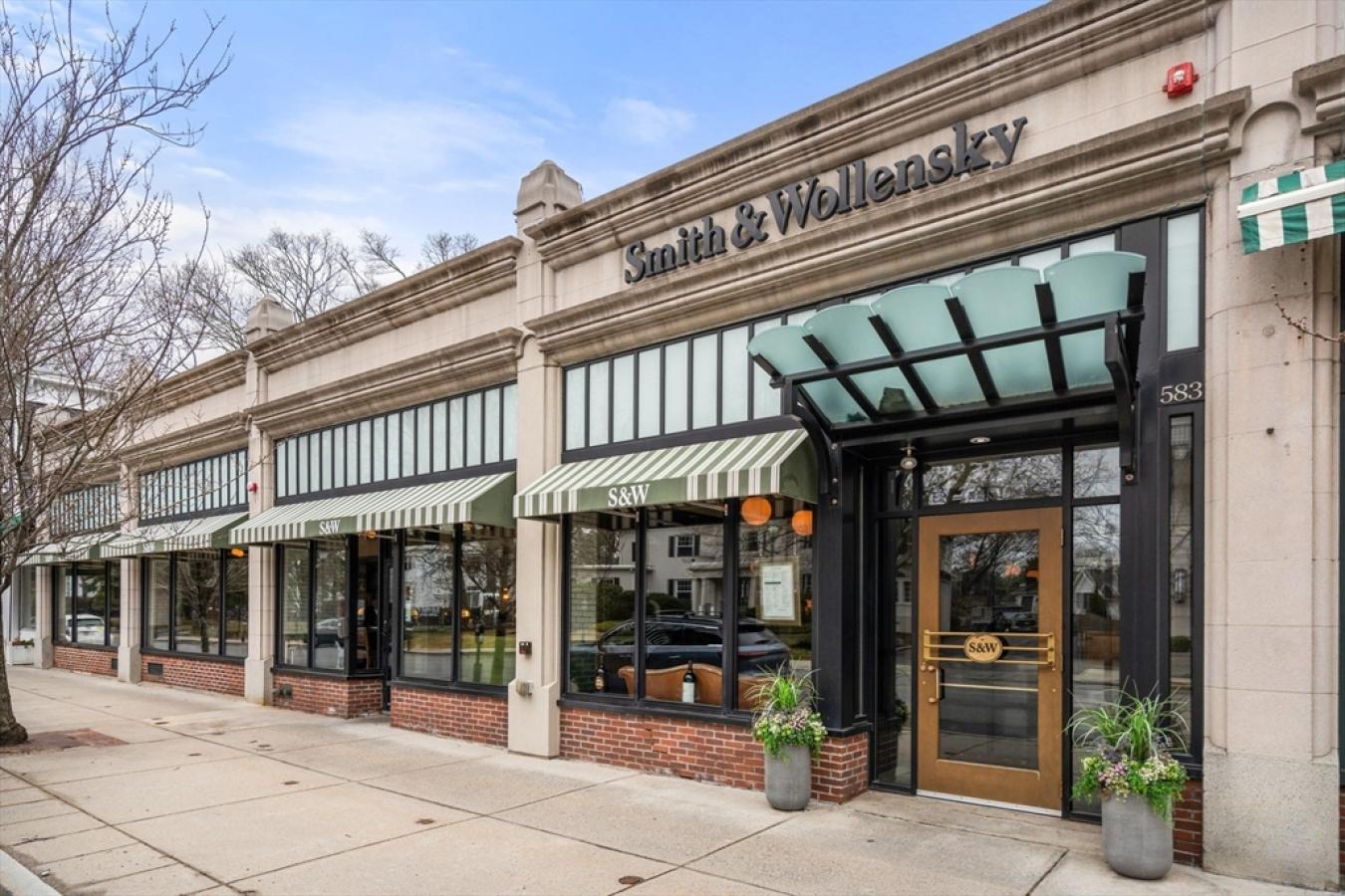 Wellesley, Massachusetts, 02482, United States, 2 Bedrooms Bedrooms, ,2 BathroomsBathrooms,Residential,For Sale,1749134