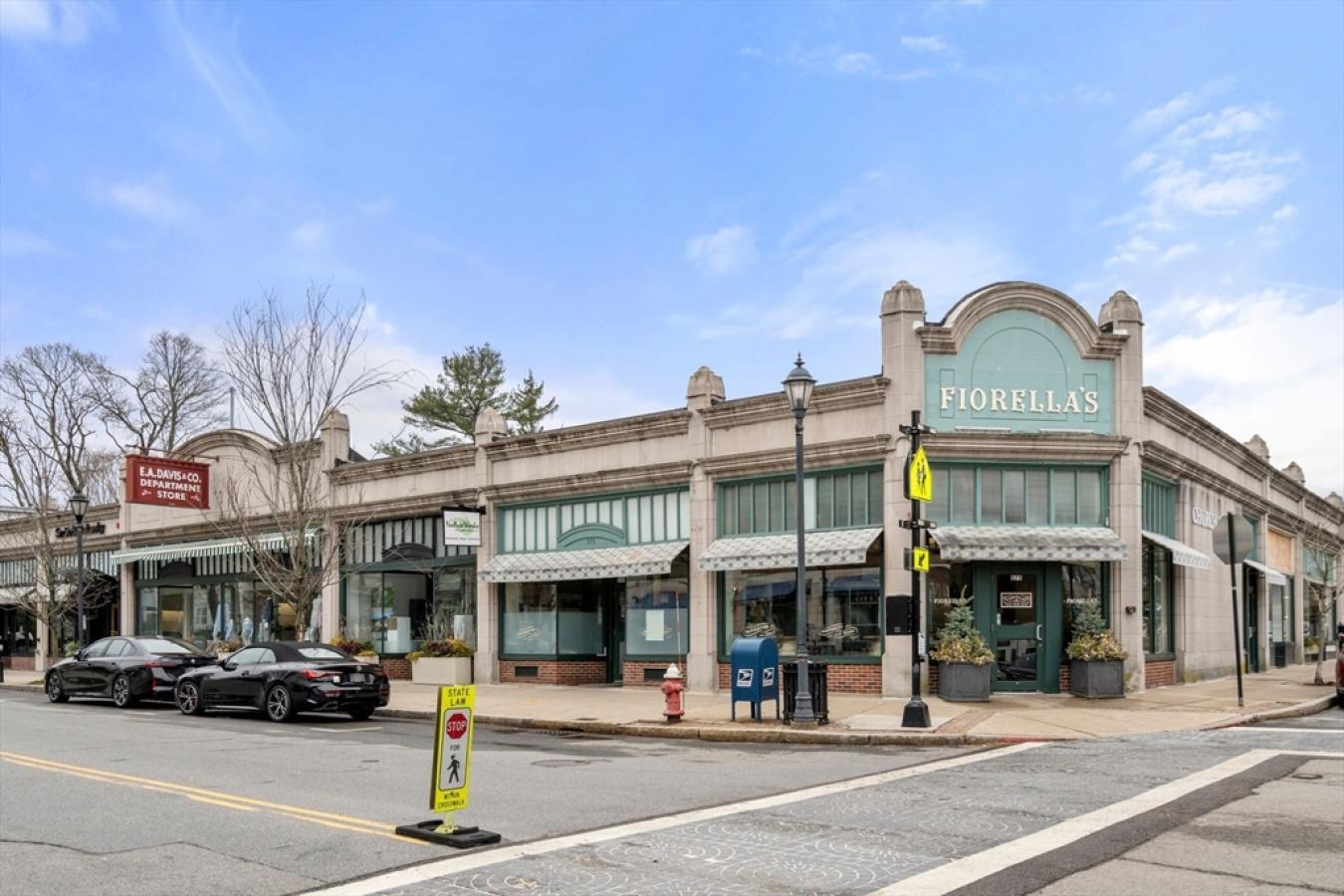 Wellesley, Massachusetts, 02482, United States, 2 Bedrooms Bedrooms, ,2 BathroomsBathrooms,Residential,For Sale,1749134
