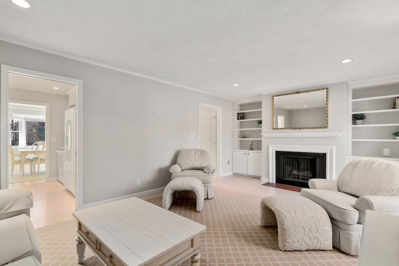 Wellesley, Massachusetts, 02482, United States, 2 Bedrooms Bedrooms, ,2 BathroomsBathrooms,Residential,For Sale,1749134