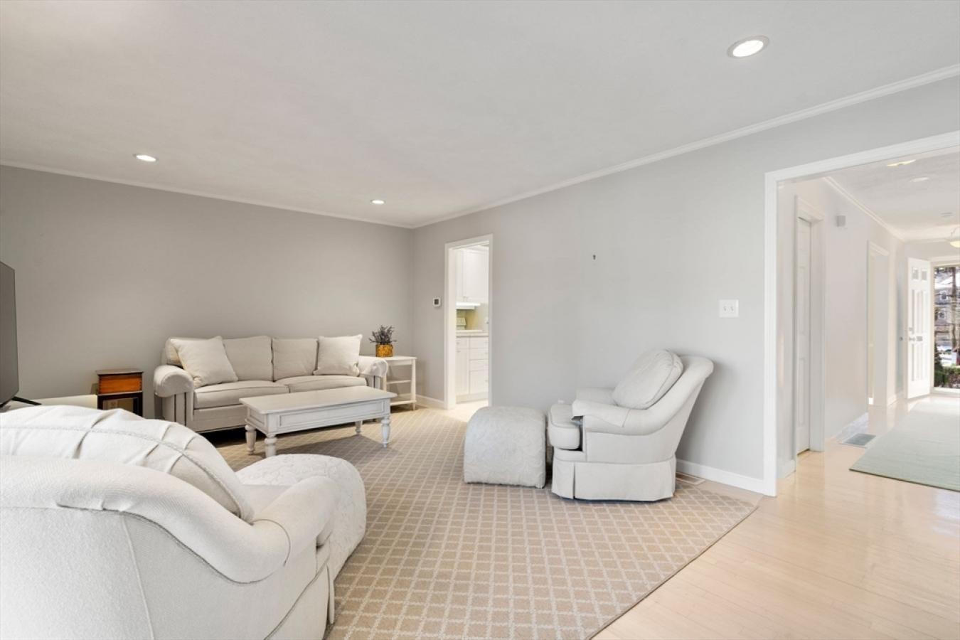 Wellesley, Massachusetts, 02482, United States, 2 Bedrooms Bedrooms, ,2 BathroomsBathrooms,Residential,For Sale,1749134
