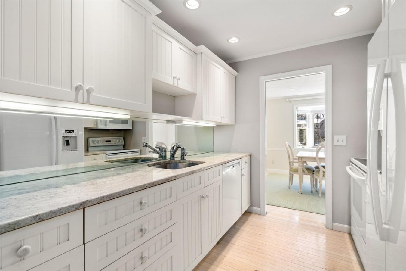 Wellesley, Massachusetts, 02482, United States, 2 Bedrooms Bedrooms, ,2 BathroomsBathrooms,Residential,For Sale,1749134