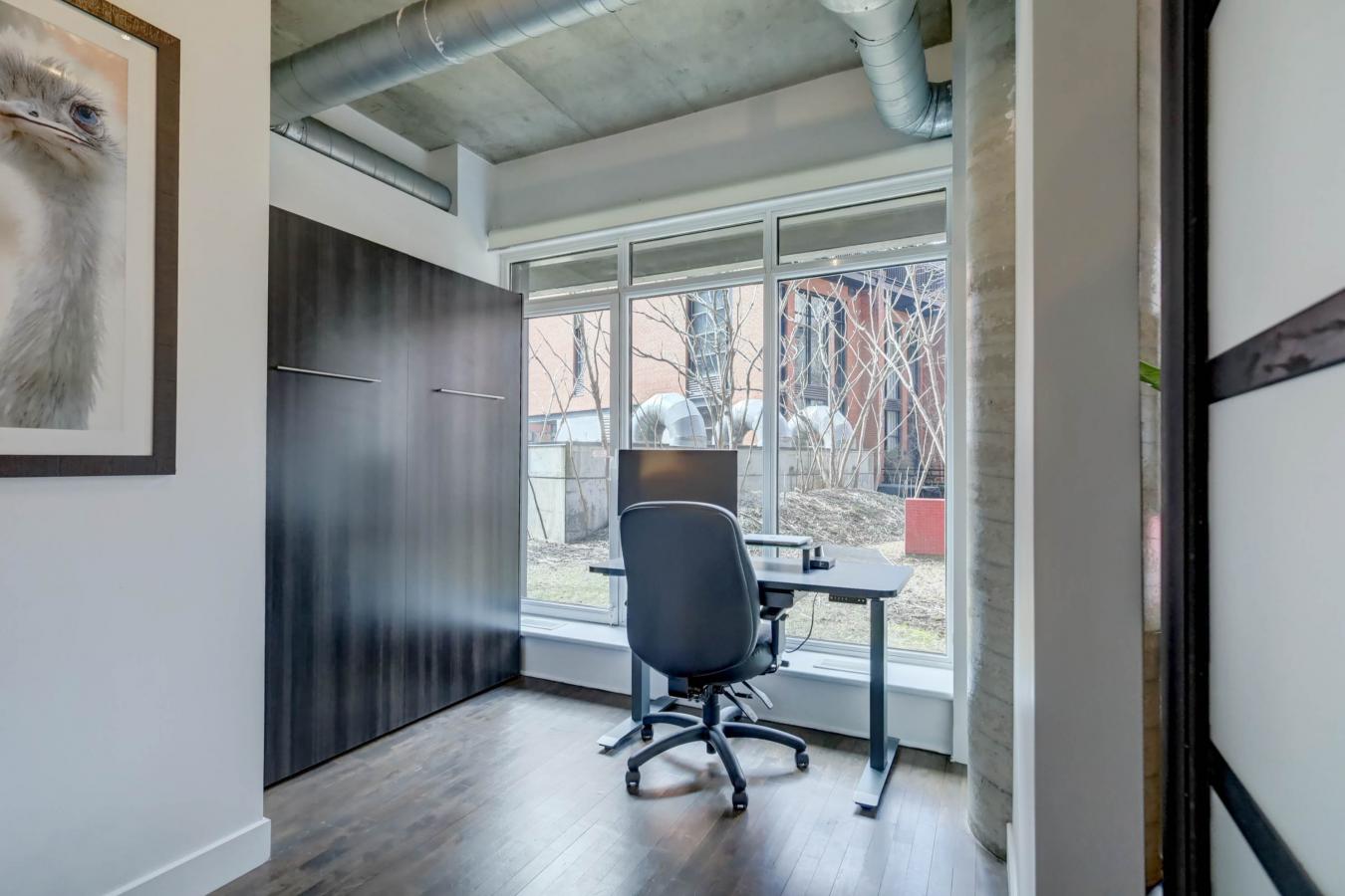 Montréal, QC, H3C5X5, Canada, 2 Bedrooms Bedrooms, ,1 BathroomBathrooms,Residential,For Sale,1749130