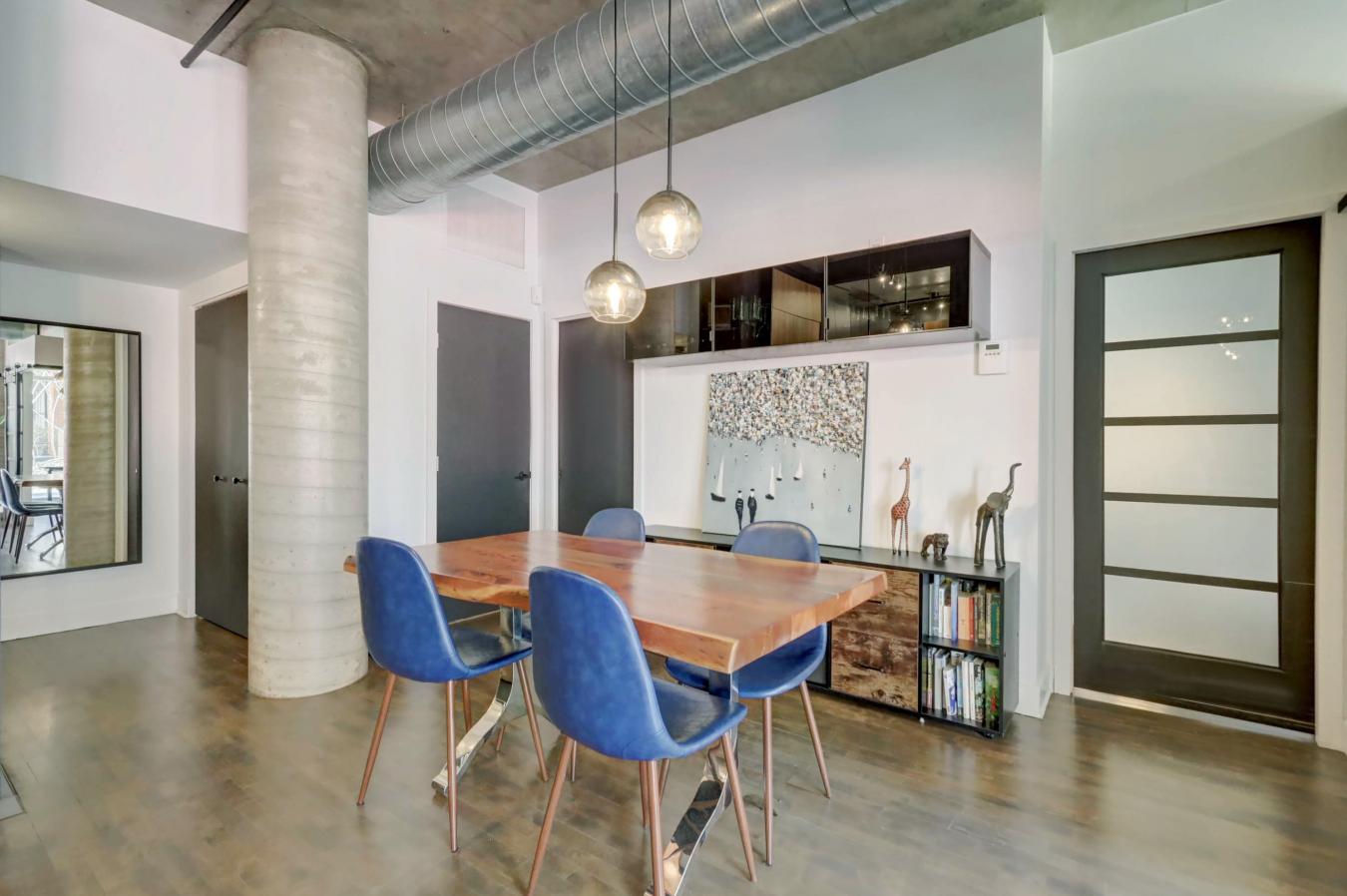 Montréal, QC, H3C5X5, Canada, 2 Bedrooms Bedrooms, ,1 BathroomBathrooms,Residential,For Sale,1749130