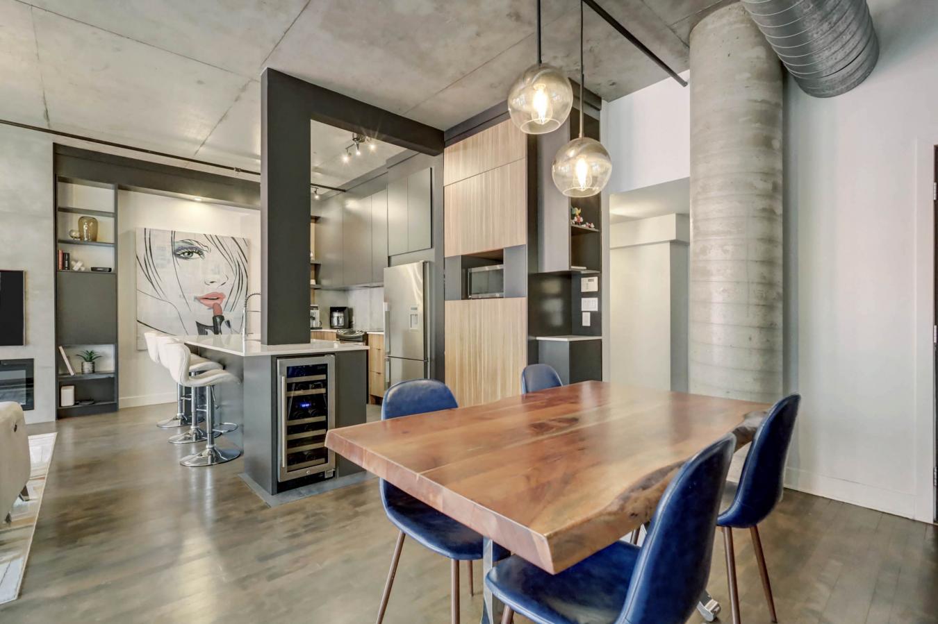 Montréal, QC, H3C5X5, Canada, 2 Bedrooms Bedrooms, ,1 BathroomBathrooms,Residential,For Sale,1749130