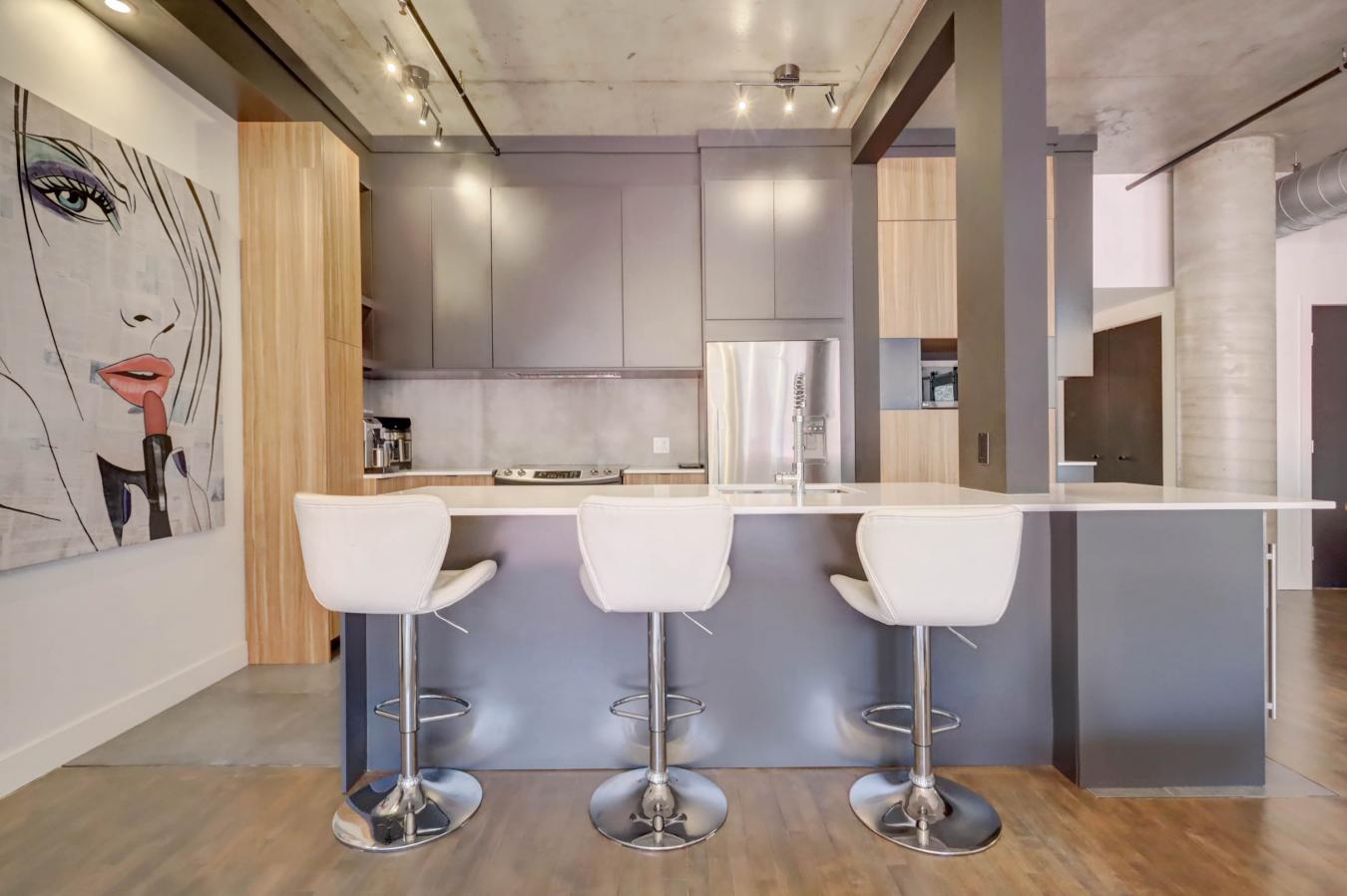 Montréal, QC, H3C5X5, Canada, 2 Bedrooms Bedrooms, ,1 BathroomBathrooms,Residential,For Sale,1749130