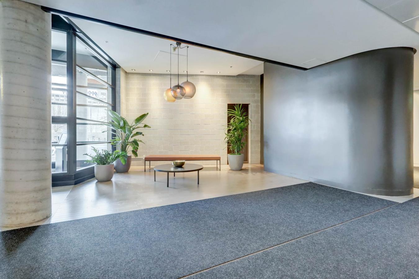 Montréal, QC, H3C5X5, Canada, 2 Bedrooms Bedrooms, ,1 BathroomBathrooms,Residential,For Sale,1749130