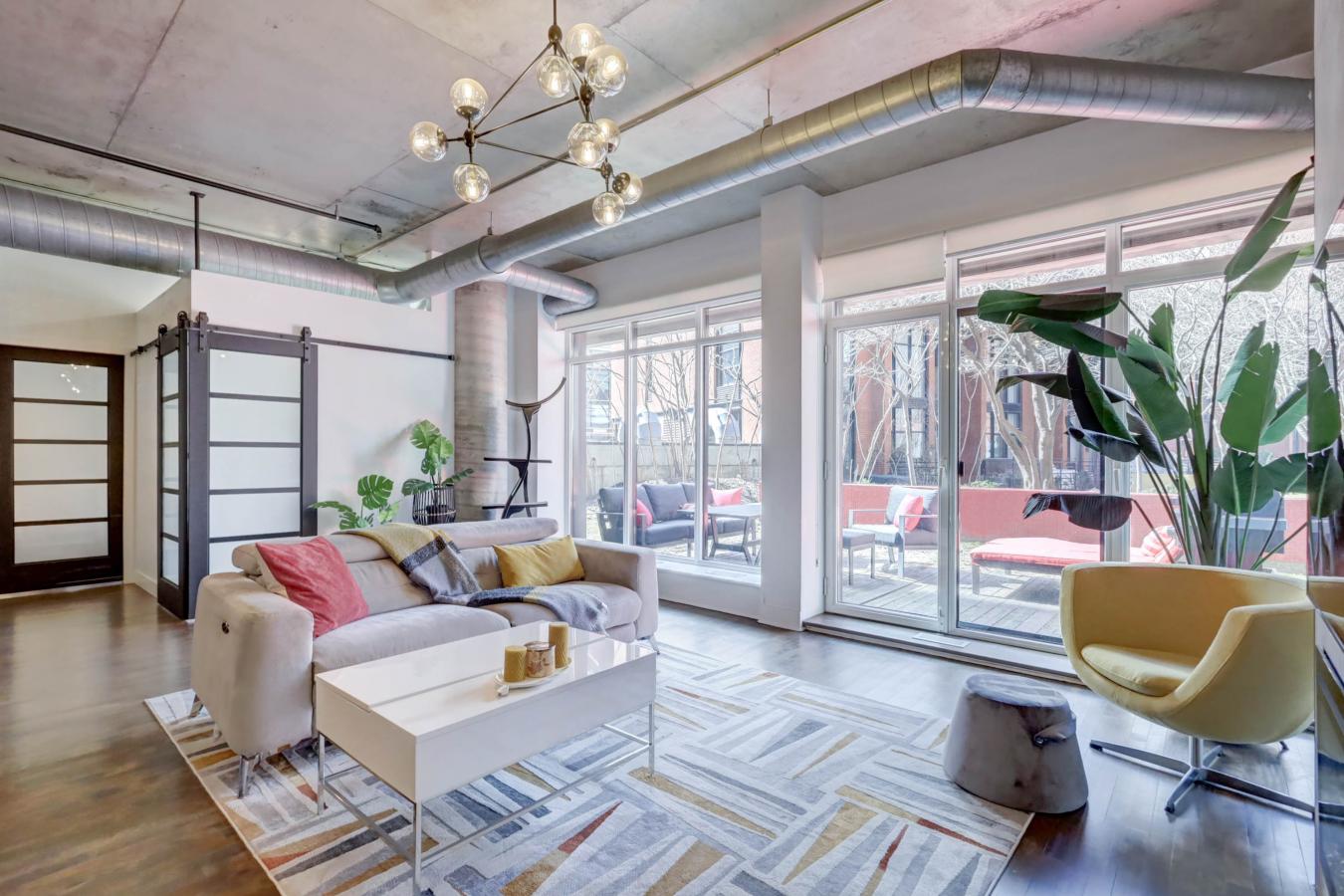 Montréal, QC, H3C5X5, Canada, 2 Bedrooms Bedrooms, ,1 BathroomBathrooms,Residential,For Sale,1749130