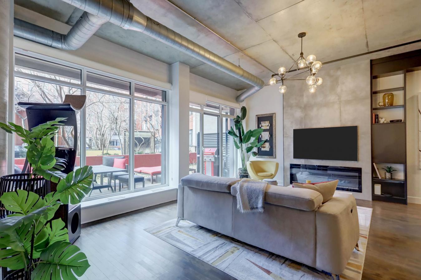 Montréal, QC, H3C5X5, Canada, 2 Bedrooms Bedrooms, ,1 BathroomBathrooms,Residential,For Sale,1749130