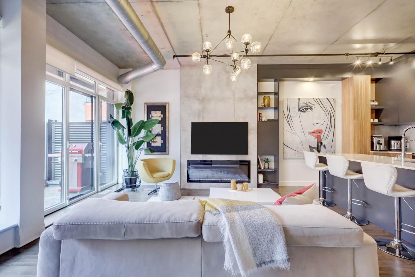 Montréal, QC, H3C5X5, Canada, 2 Bedrooms Bedrooms, ,1 BathroomBathrooms,Residential,For Sale,1749130