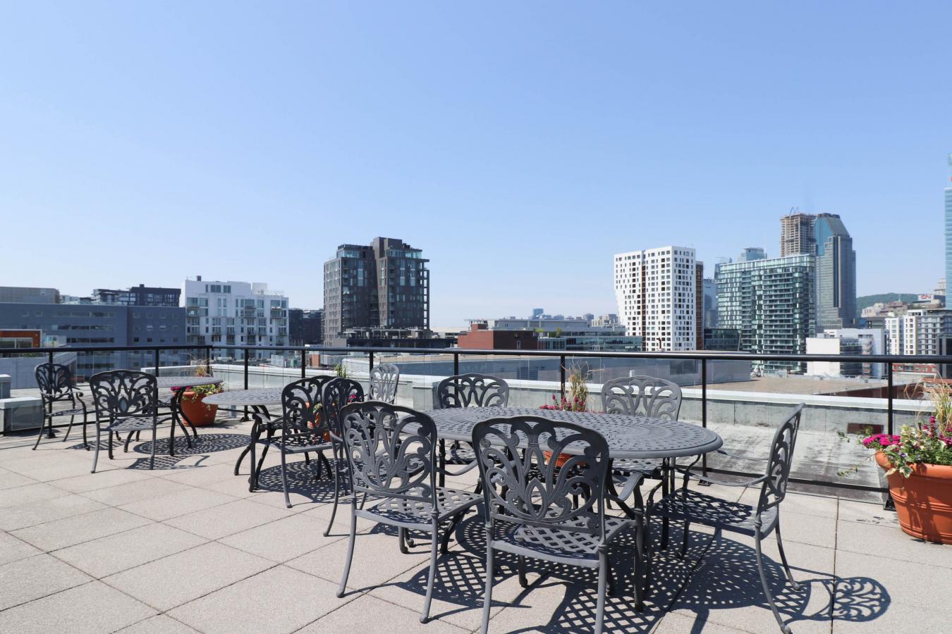 Montréal, QC, H3C5X5, Canada, 2 Bedrooms Bedrooms, ,1 BathroomBathrooms,Residential,For Sale,1749130