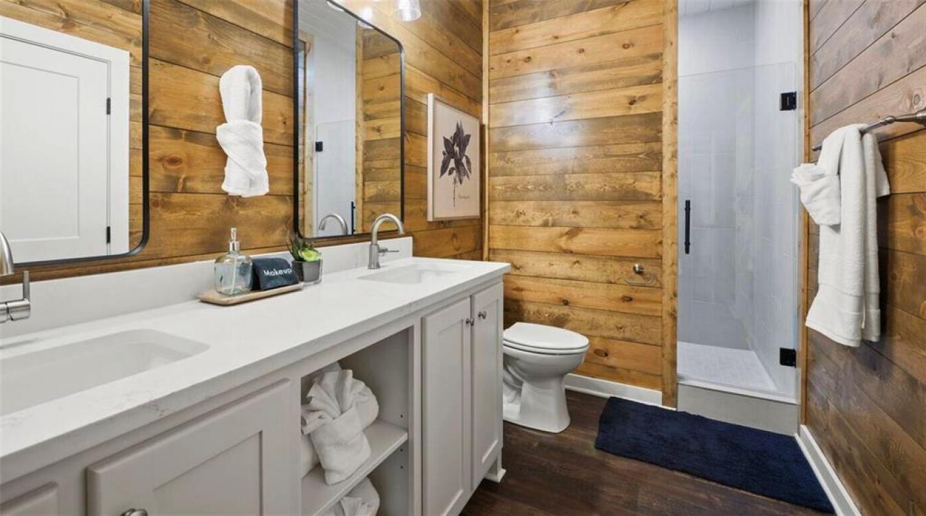 Broken Bow, Oklahoma, 74728, United States, 8 Bedrooms Bedrooms, ,6 BathroomsBathrooms,Residential,For Sale,1753421