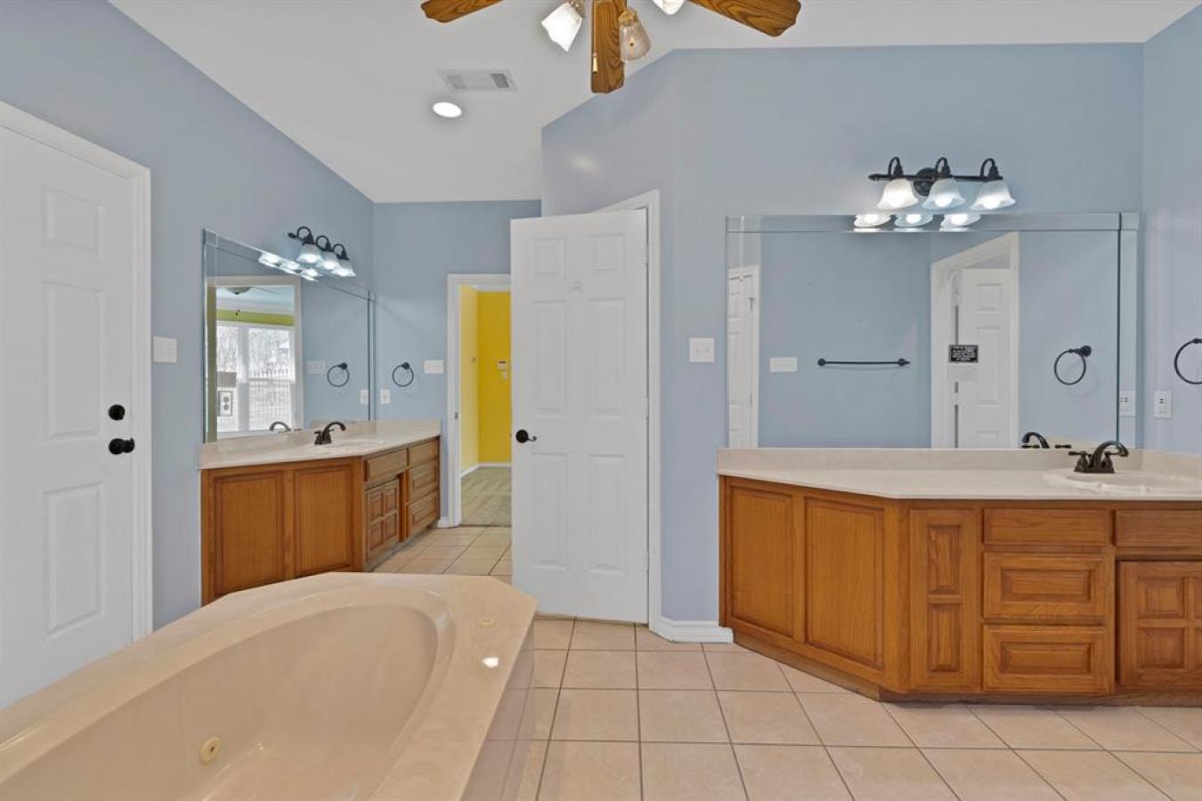 Hudson Oaks, Texas, 76087, United States, 5 Bedrooms Bedrooms, ,5 BathroomsBathrooms,Residential,For Sale,1753777