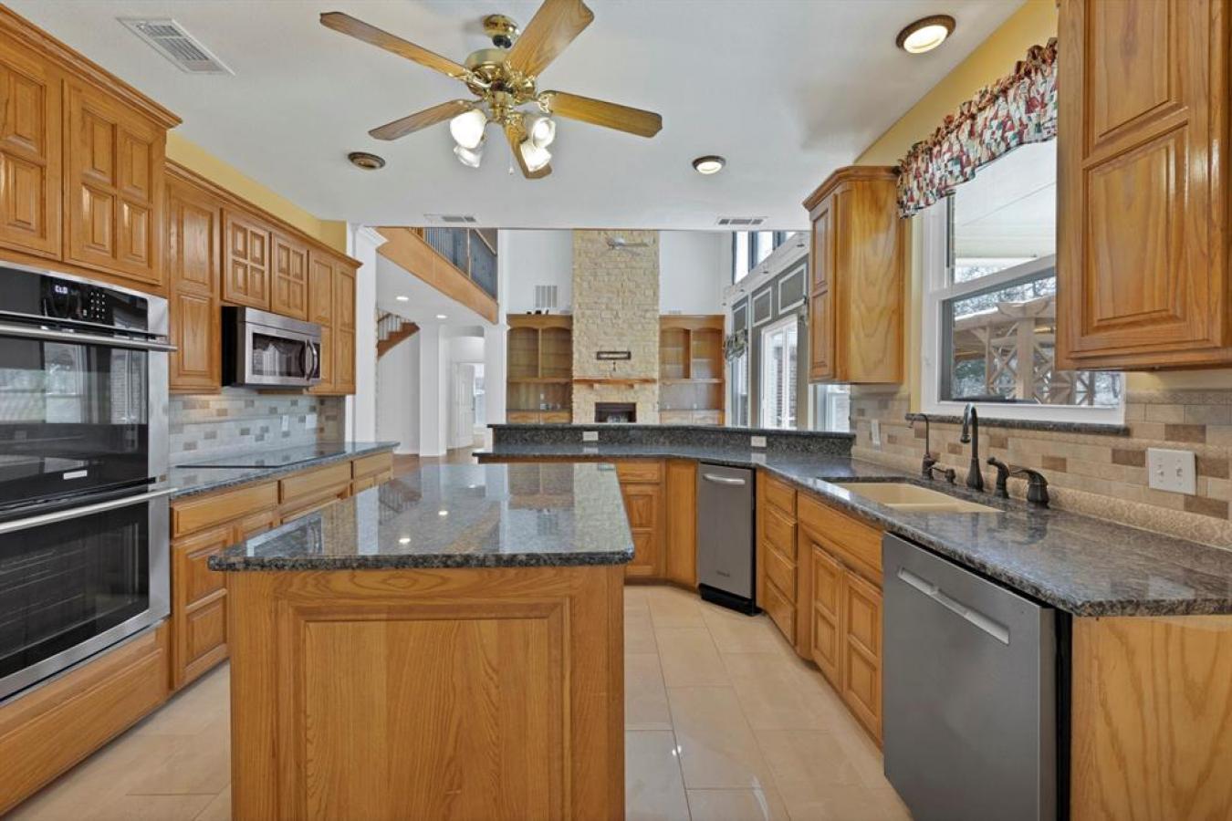 Hudson Oaks, Texas, 76087, United States, 5 Bedrooms Bedrooms, ,5 BathroomsBathrooms,Residential,For Sale,1753777