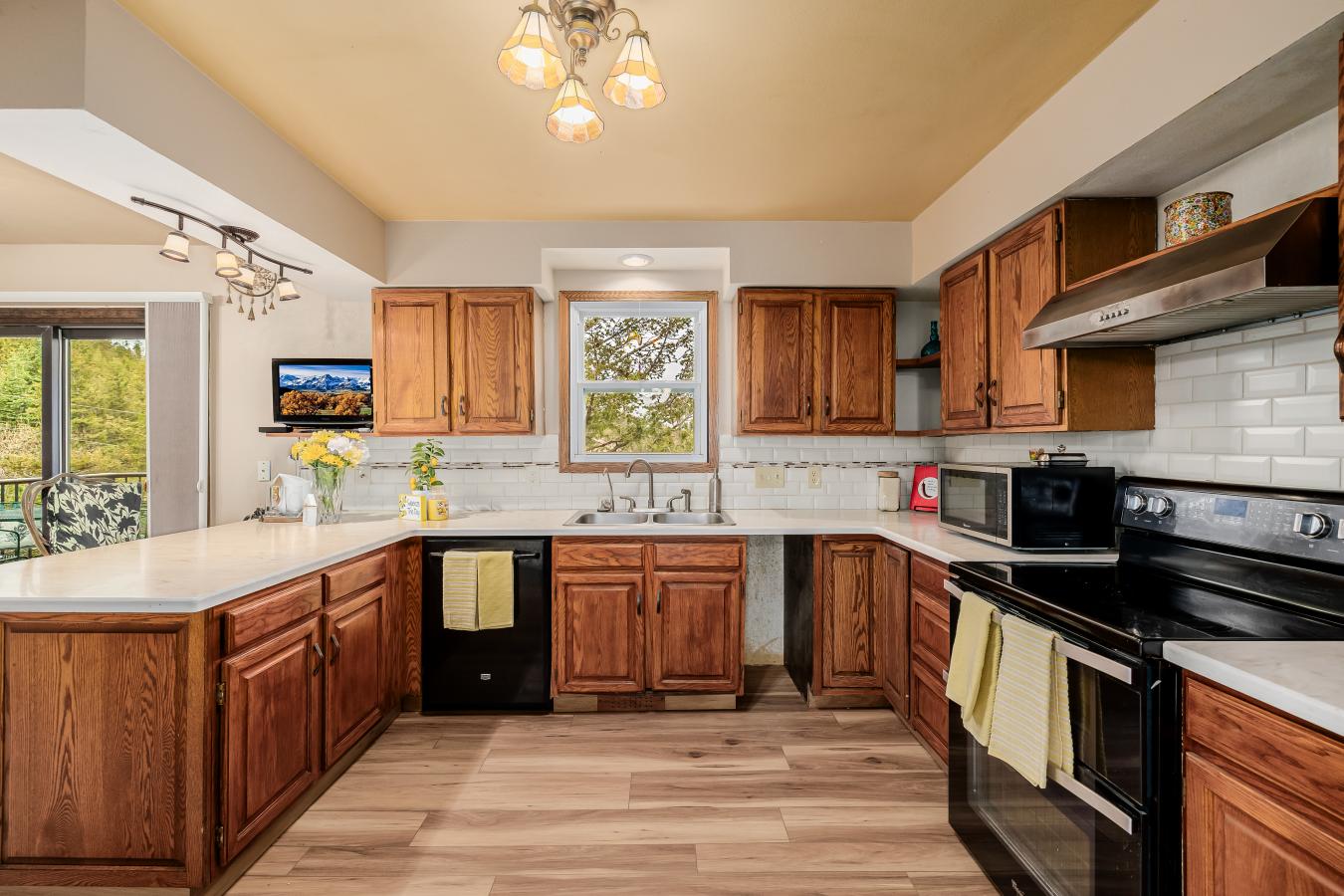 Boulder, Colorado, 80302, United States, 4 Bedrooms Bedrooms, ,3 BathroomsBathrooms,Residential,For Sale,1753759