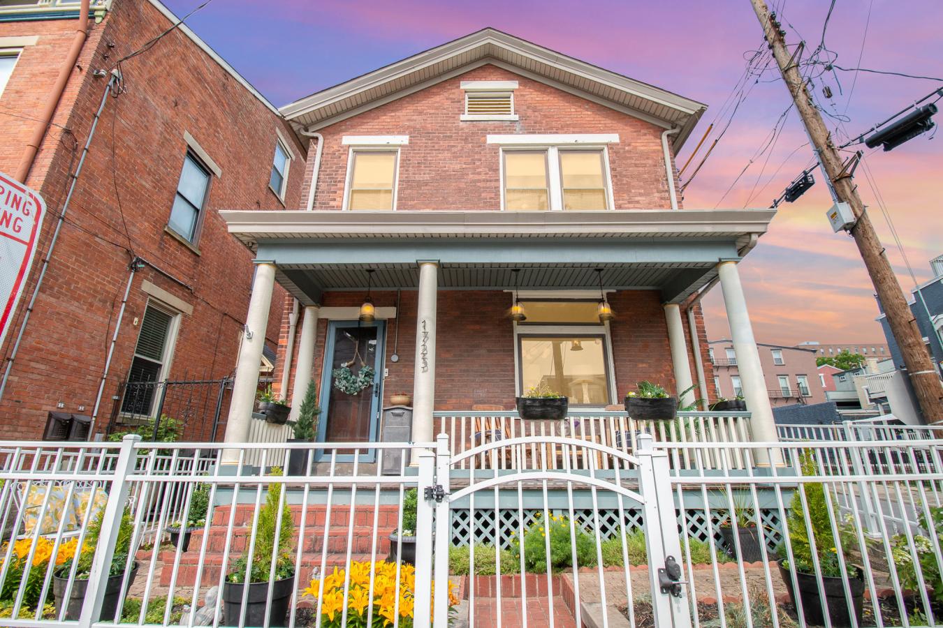 Modern Elegance in Historic Prospect Hill Experience the perfect fusio – image 1