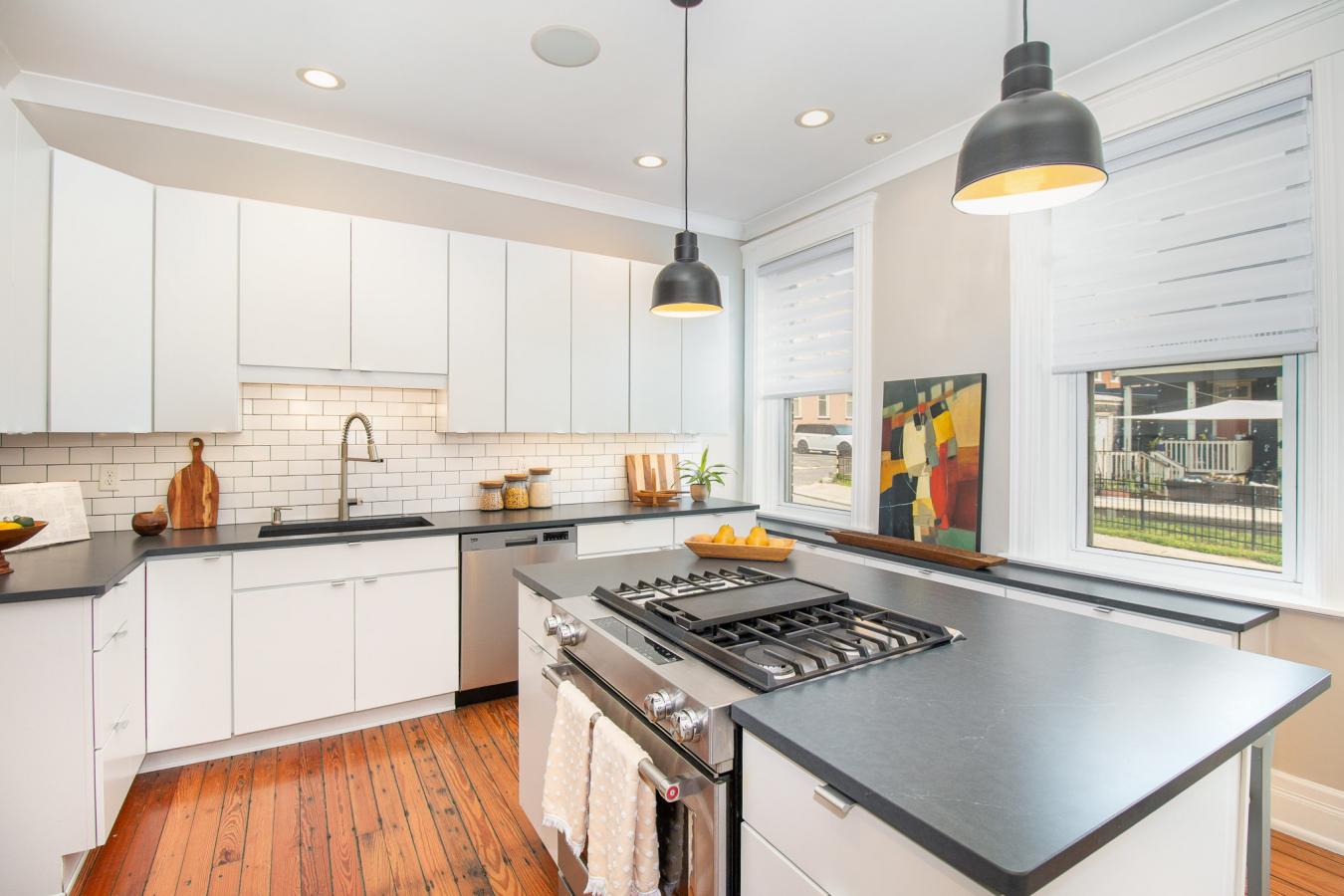 Modern Elegance in Historic Prospect Hill Experience the perfect fusio – image 8