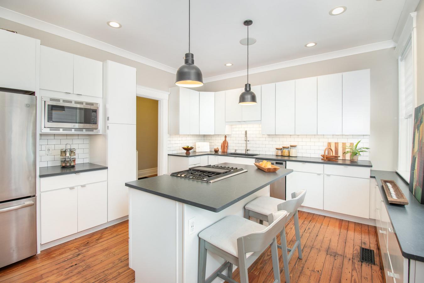 Modern Elegance in Historic Prospect Hill Experience the perfect fusio – image 9