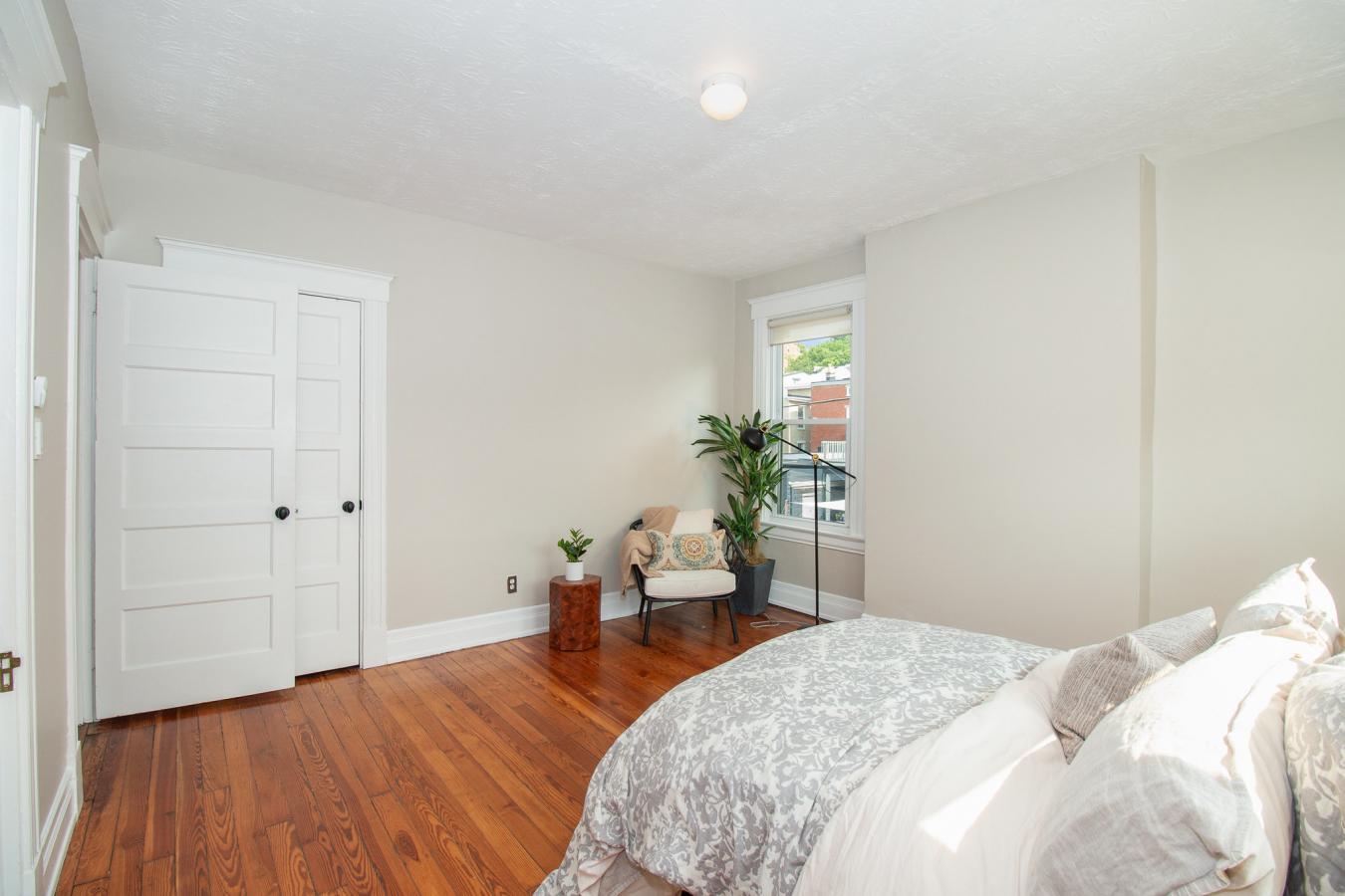 Modern Elegance in Historic Prospect Hill Experience the perfect fusio – image 16