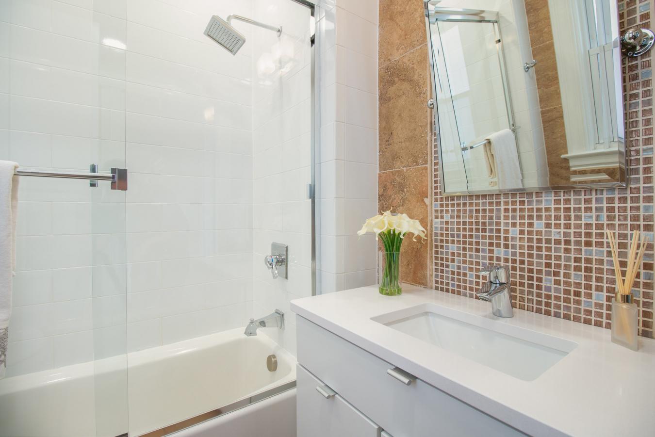 Modern Elegance in Historic Prospect Hill Experience the perfect fusio – image 17