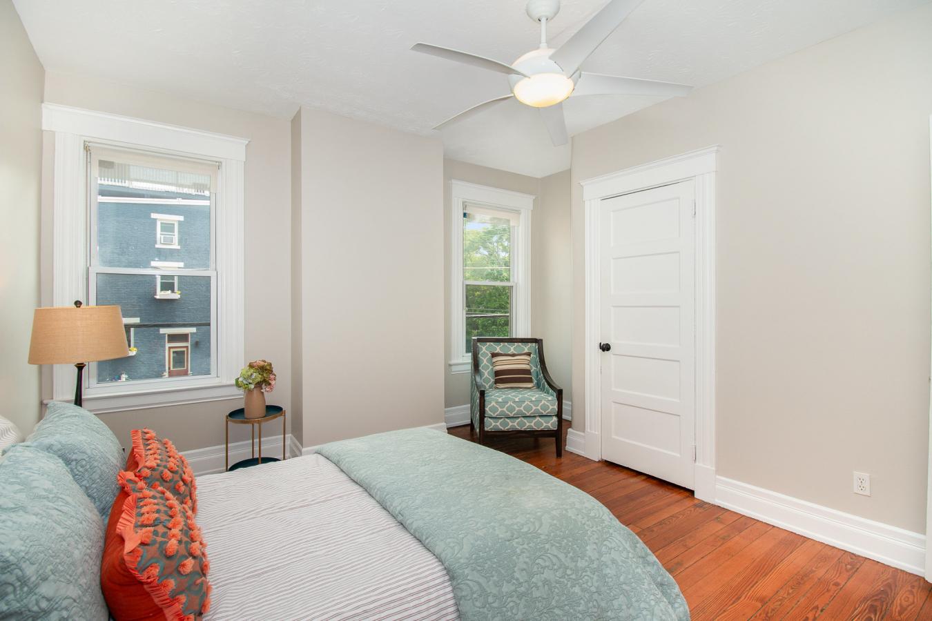 Modern Elegance in Historic Prospect Hill Experience the perfect fusio – image 19